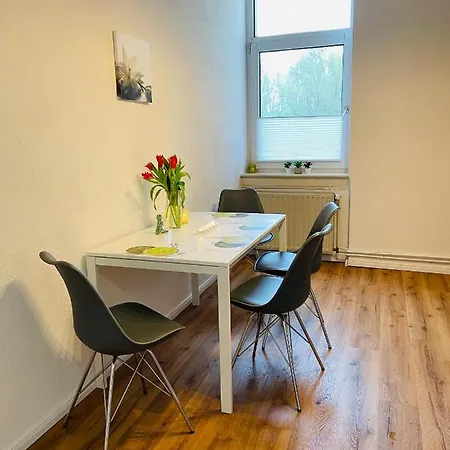 Charmante 2-Zimmer Wohnung Mit Balkon An Karlsaue Apartment
